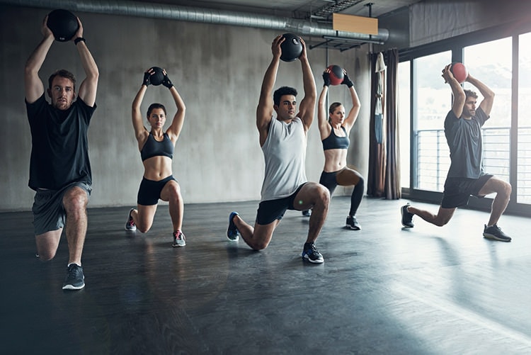Le HIIT ou High Intensity Interval Training offre des avantages similaires au cardio en moins de temps