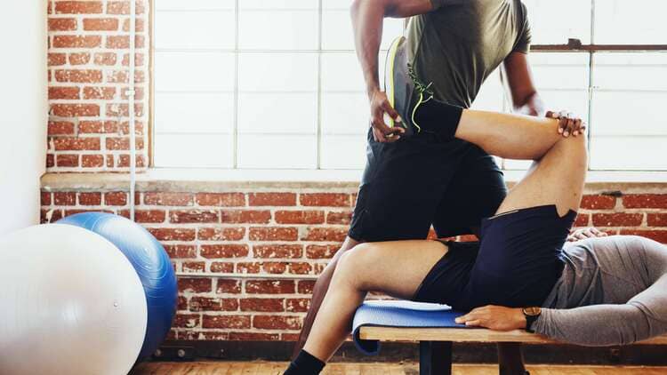 stretching-statique-dynamique-pnf-etirement-quadriceps-assiste